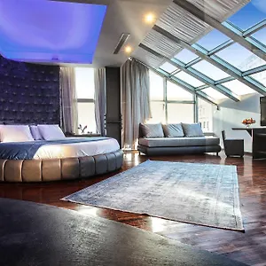 Diamond Suites, Philian And Thessalonique